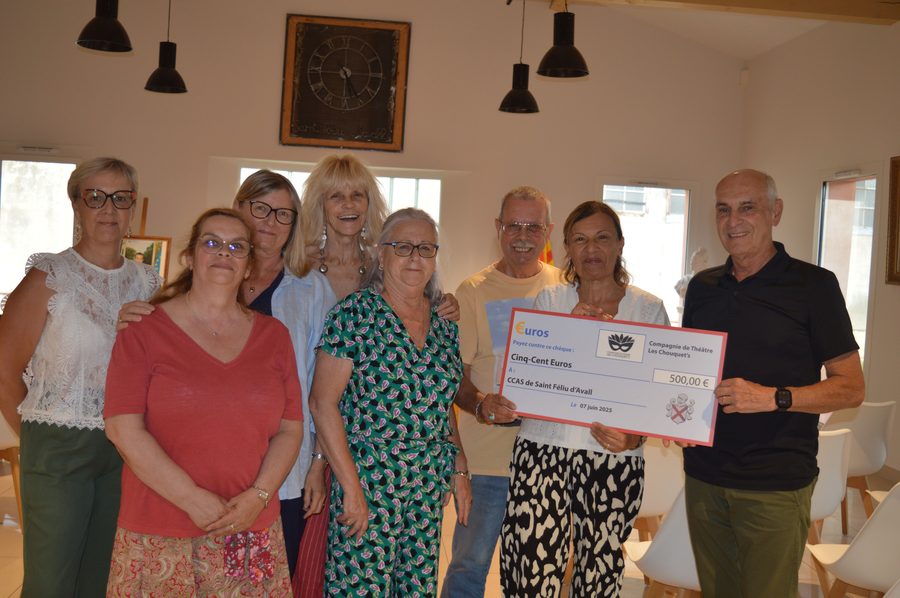 Remise du chèque, avec le président du Lions Club Perpignan Roi de Majorque